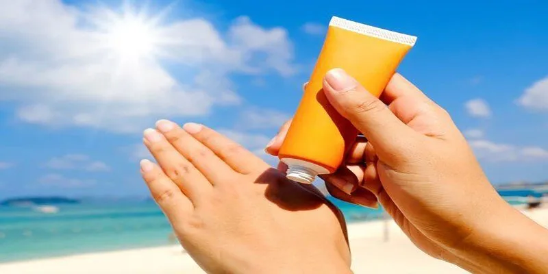 Cách chọn kem chống nắng dành cho da khô nên chứa nhiều dưỡng chất